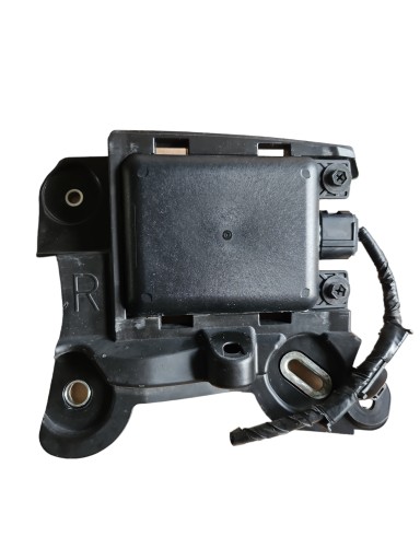 B61T-67Y80D Mazda 3 BM Датчик слепых зон ПРАВЫЙ плюс корпус b61t-67z41