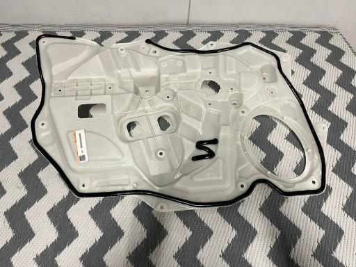 BBM45897XD пластиковая передняя правая дверь Mazda 3 BL