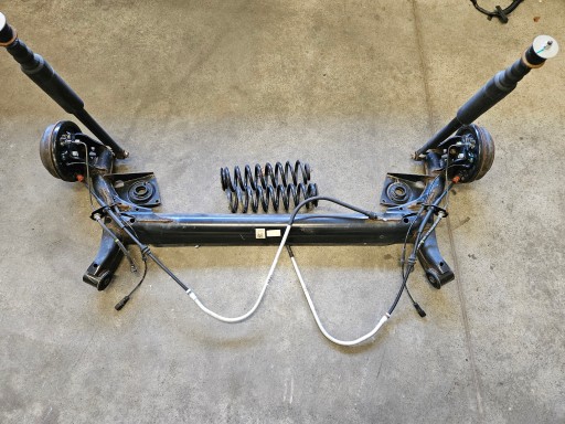 Задня вісь белька дакія весна 555111208r