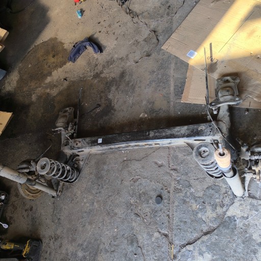 Комплект задньої балки skoda octavia iii golf vii 5q0501115