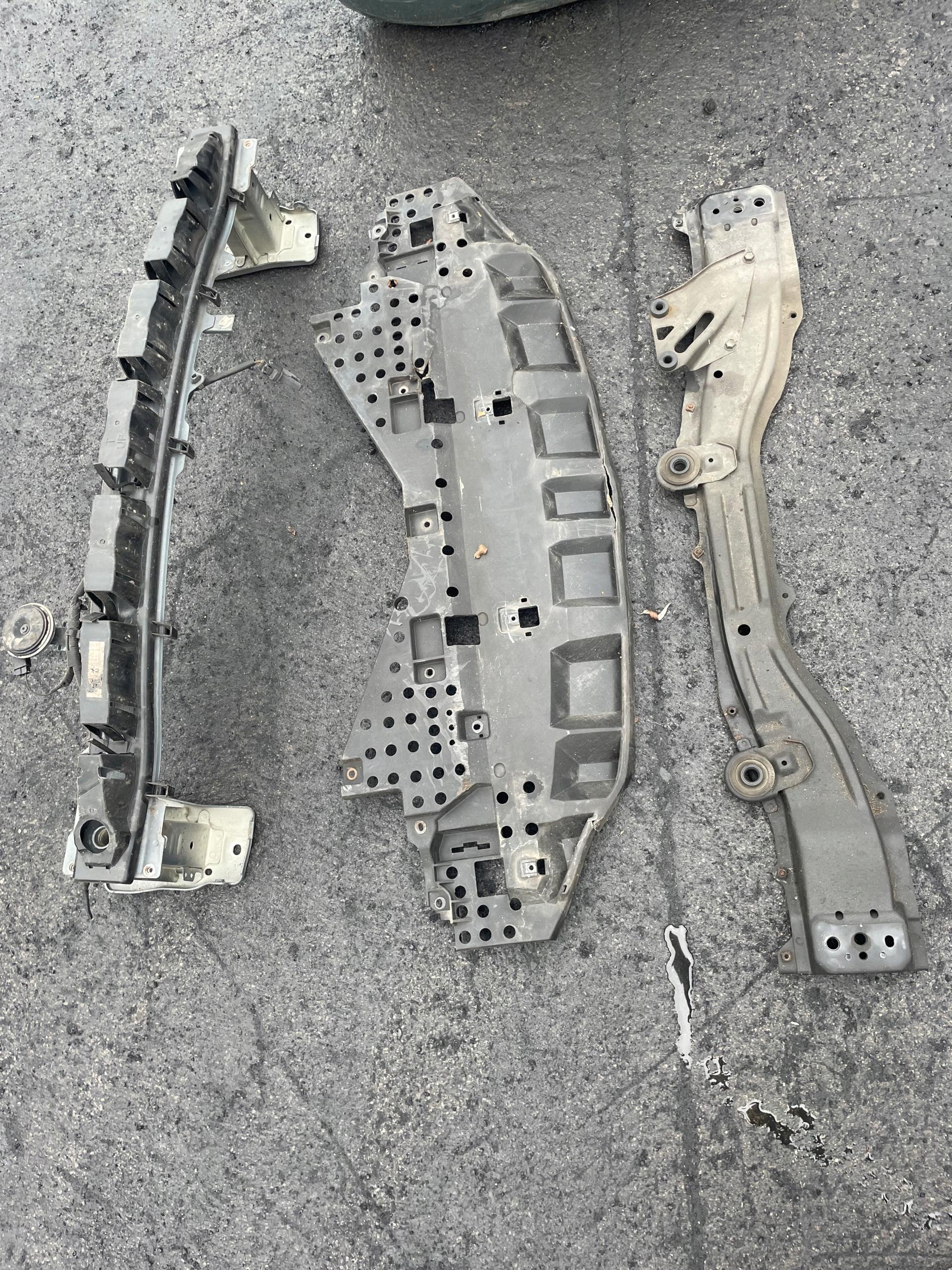 72390-68L00 - УСИЛЕННАЯ БАЛКА ПОД РАДИАТОР SUZUKI SWIFT MK7