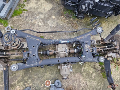 Балка задньої підвіски suzuki kizashi 2.4b