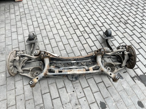 VW16105 - Задня підвісна промінь skoda superb iii 15-