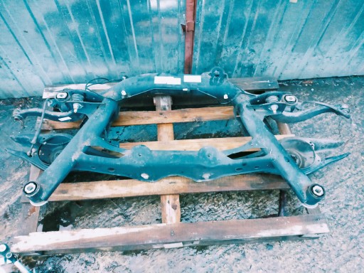 Балка задньої підвіски задній міст vw audi 3q0505235n