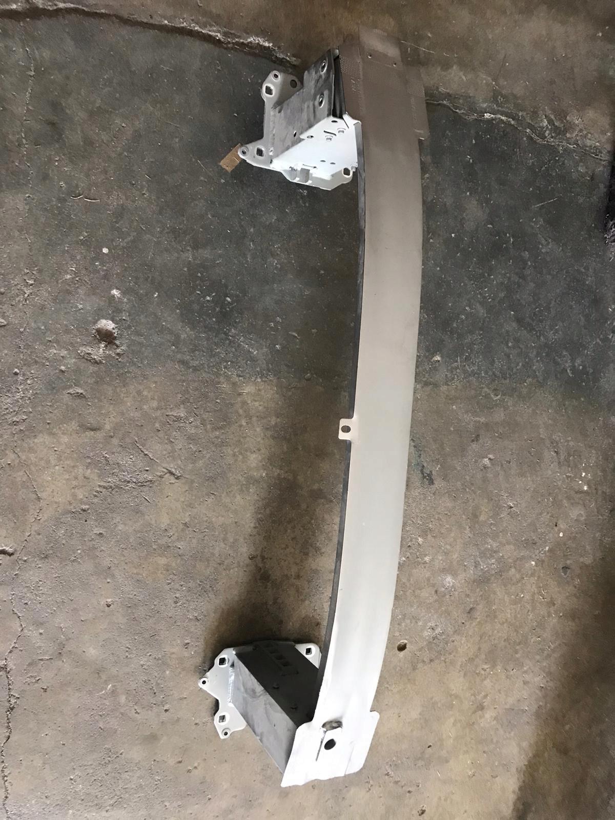 ПЕРЕДНЯЯ БАЛКА БАМПЕРА МЕЖДУ ЛОНЖЕРОНАМИ VOLVO XC40