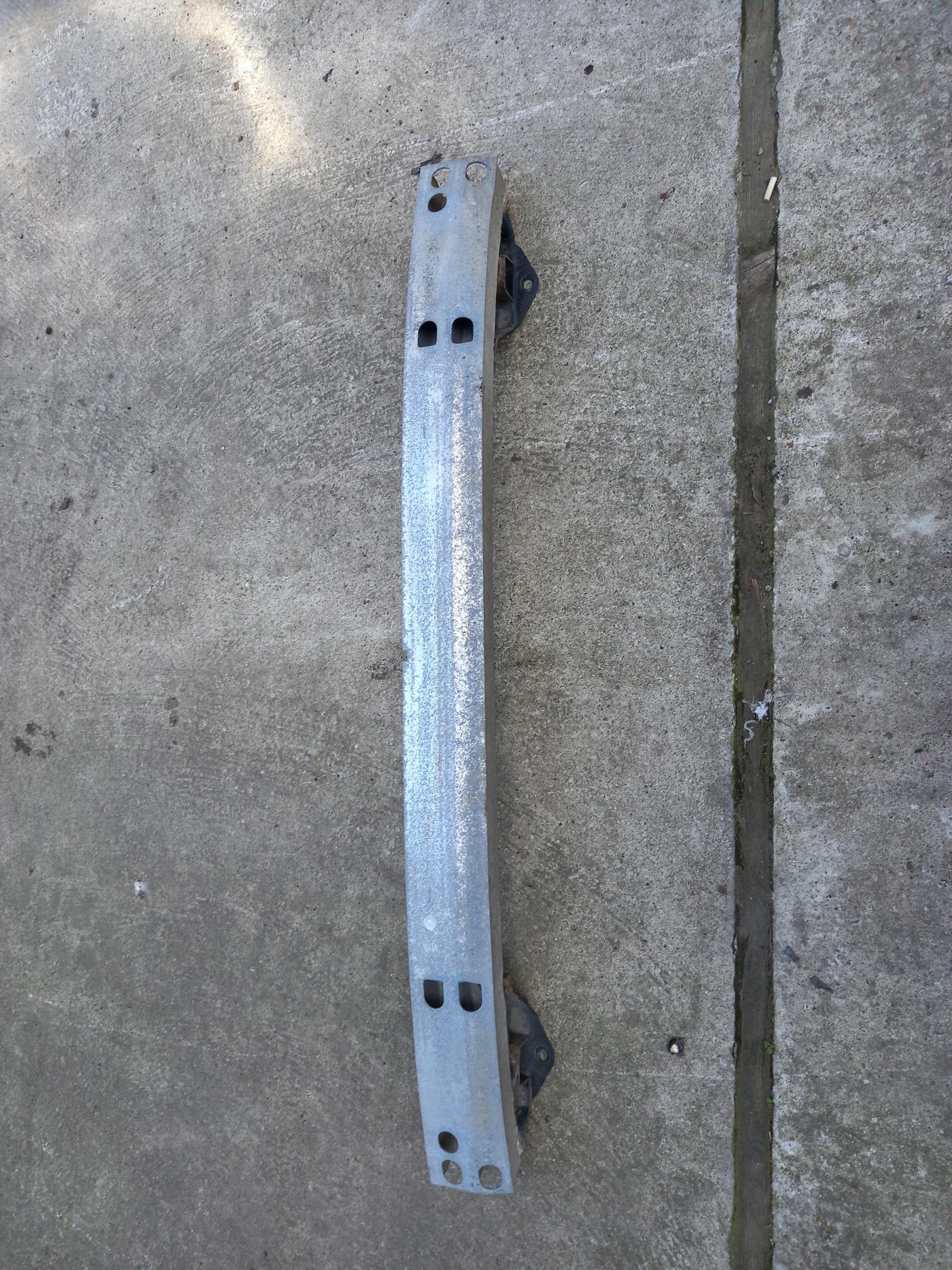 Задний бампер для Toyota AVENSIS T25 HB