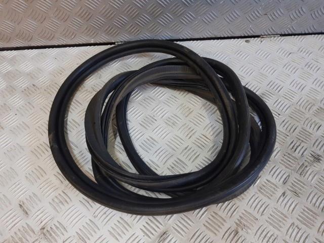 4725968512 - BERLINGO IV COMBO E ПРОКЛАДКА КРЫШКИ БАГАЖНИКА