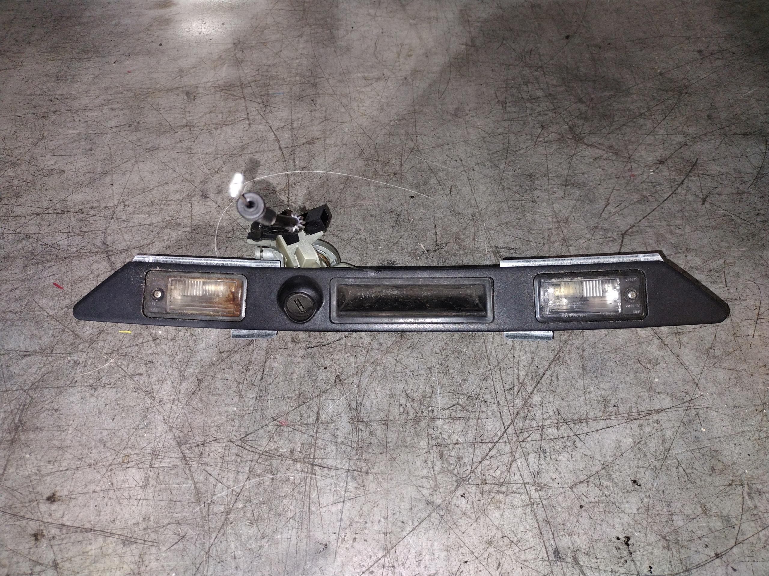 8E0827657E - Бленда крышки багажника микро контакт AUDI A6 C6 седан