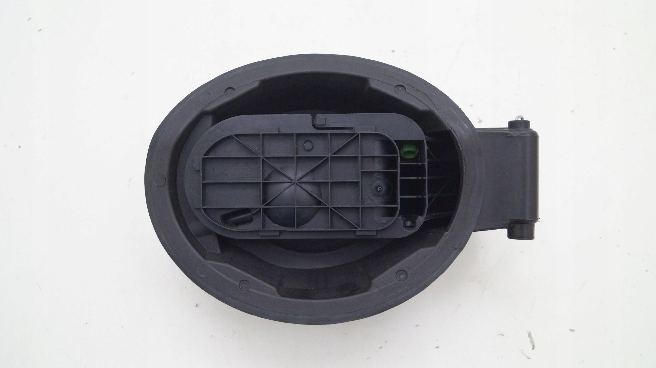 51177069449 - BMW 1 E81 E87 04-11 вставка крышка топливного бака