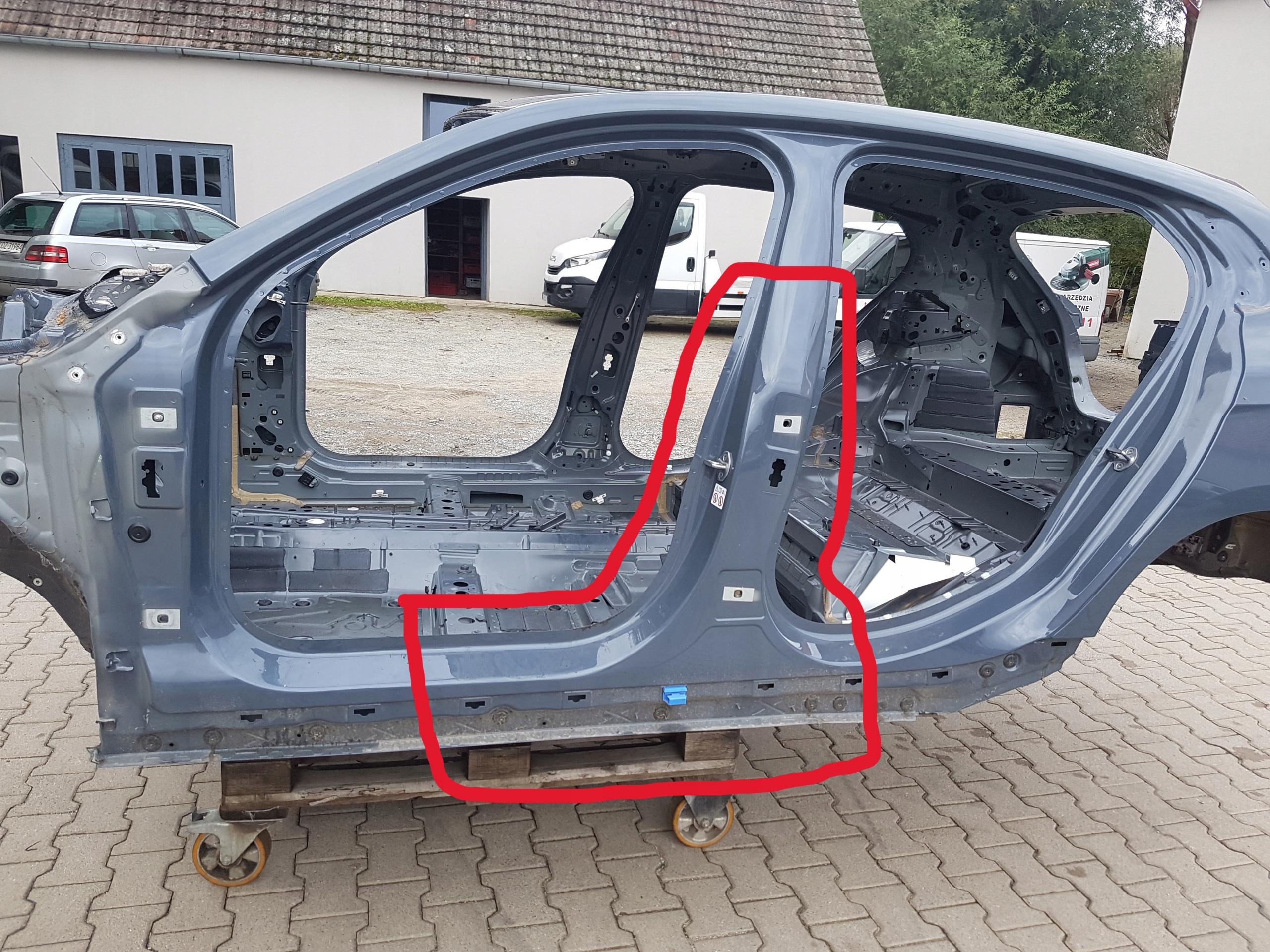 BMW 1 F40 F41 порог левая центральная стойка