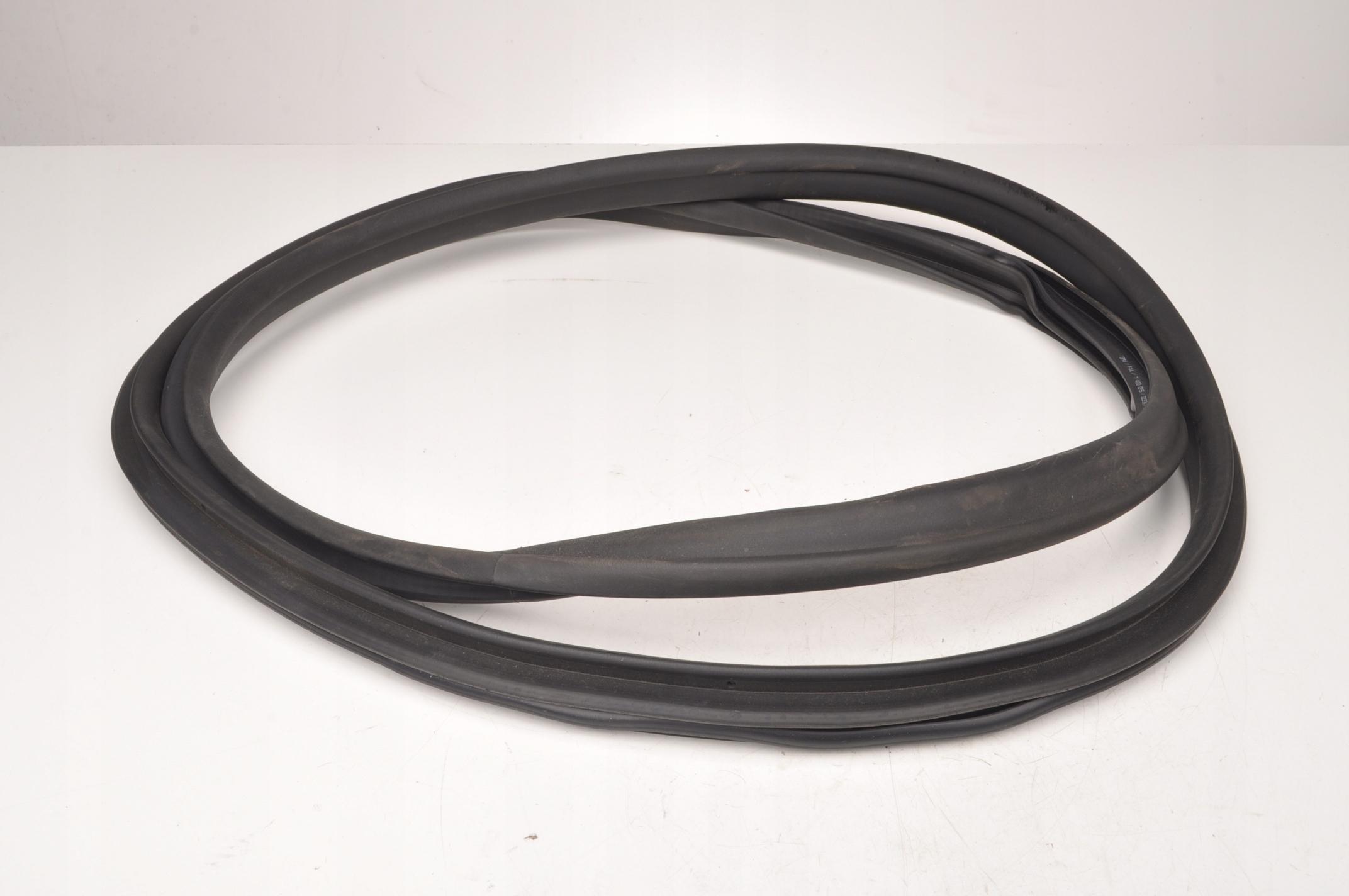 BMW 2 F44 Gran COUPE уплотнение двери слева спереди