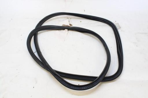 5736057 - BMW 2 F46 уплотнение двери ПД л