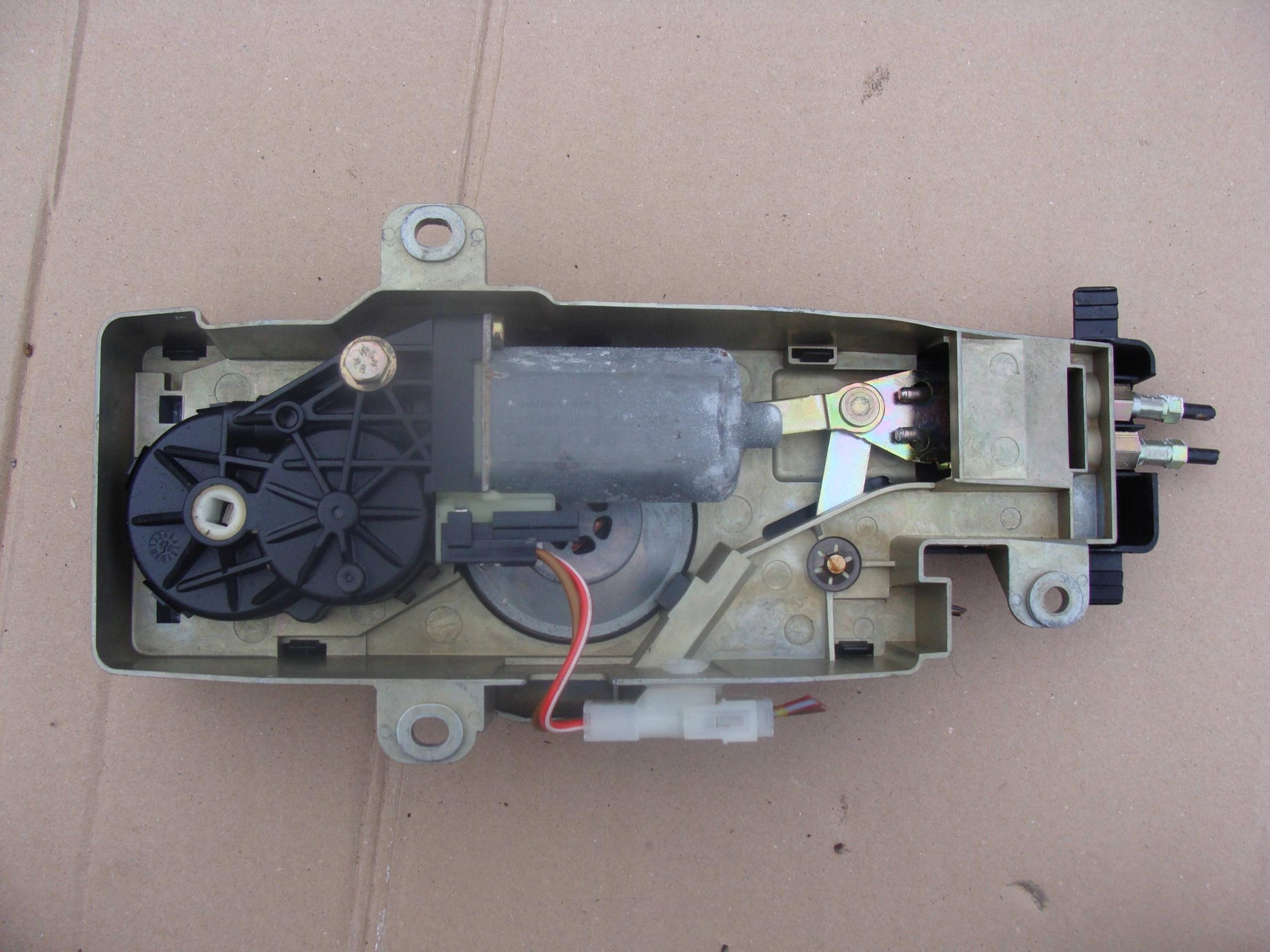 8248308 - BMW 3 E46 кабриолет замок откидной крыши