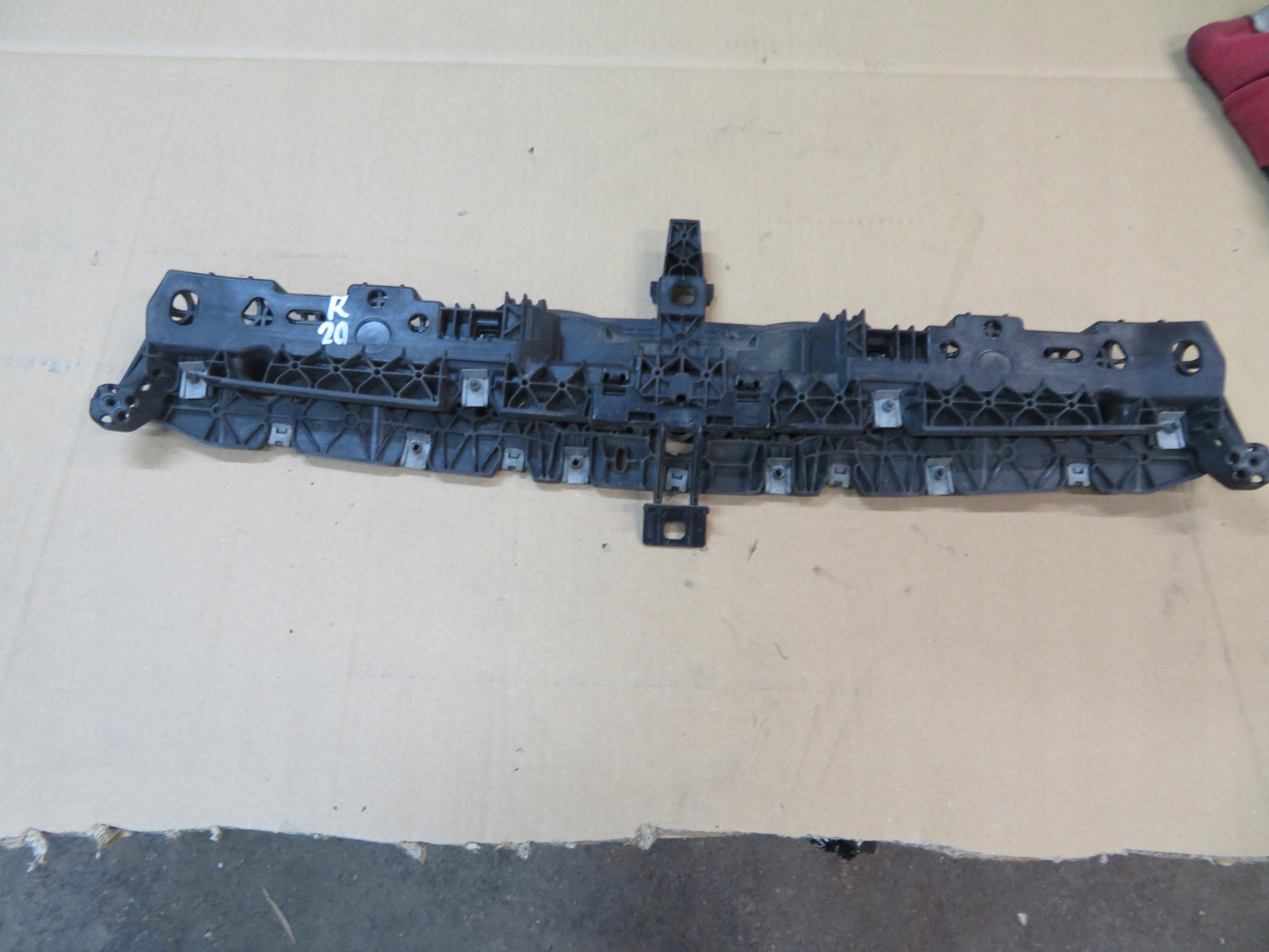 51649463988 - BMW 4 G22-G23 кронштейн передней панели 9463988