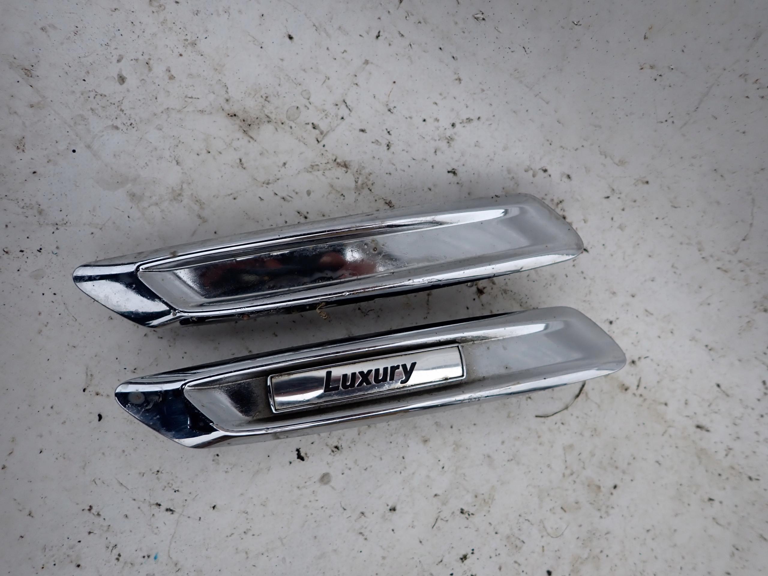 7336647 - BMW 5 F10 F11 декоративная накладка крыла л