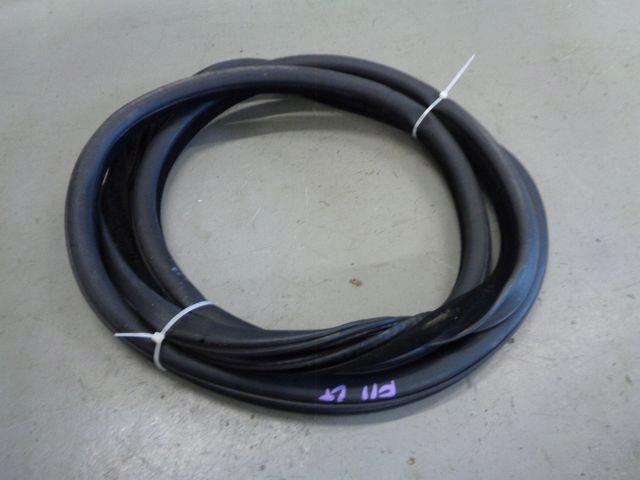 BMW 5 F11 10 уплотнитель двери левый передний передний