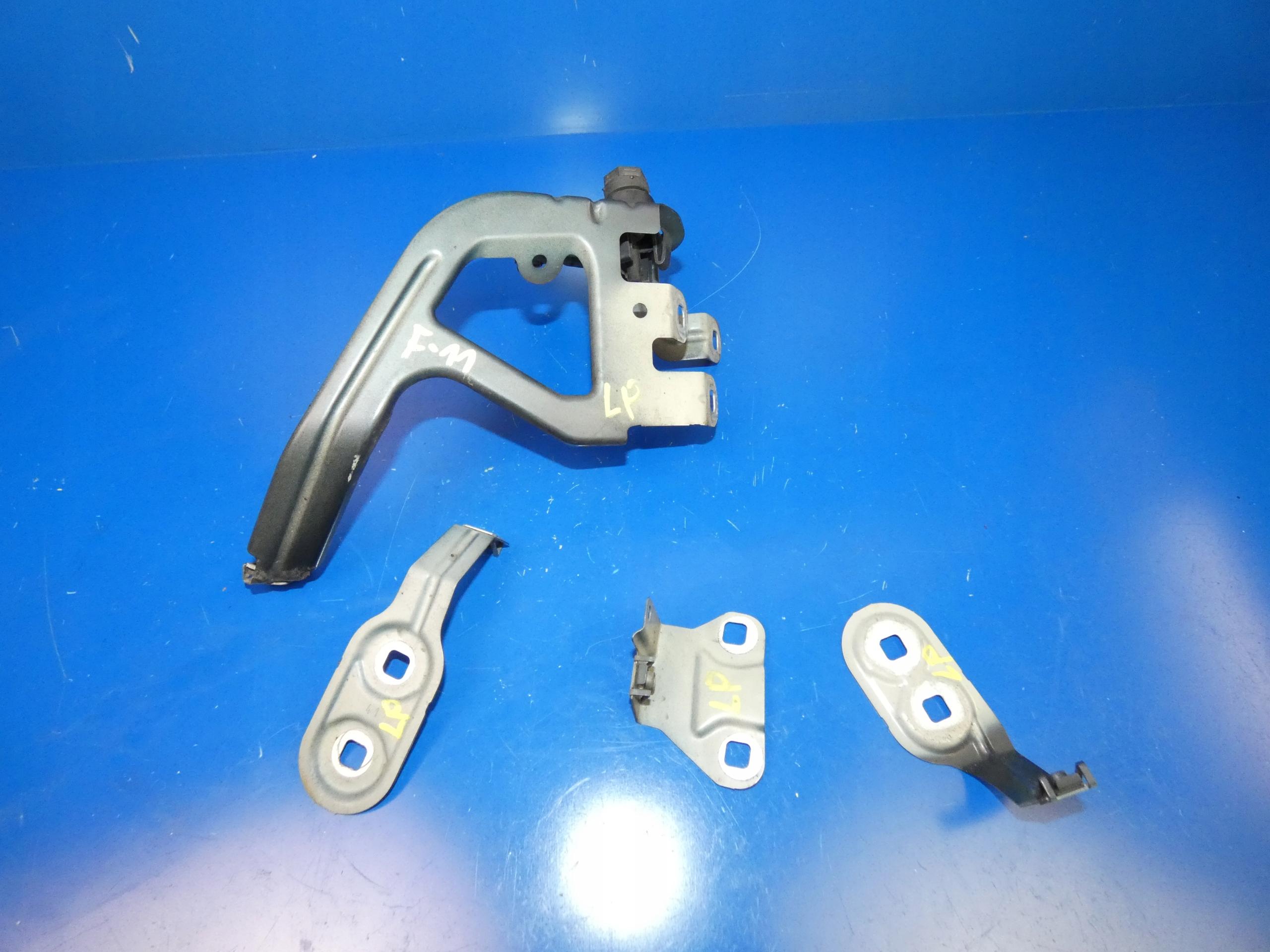 BMW 5 F11 F10 кріплення крила лівий передній комплект