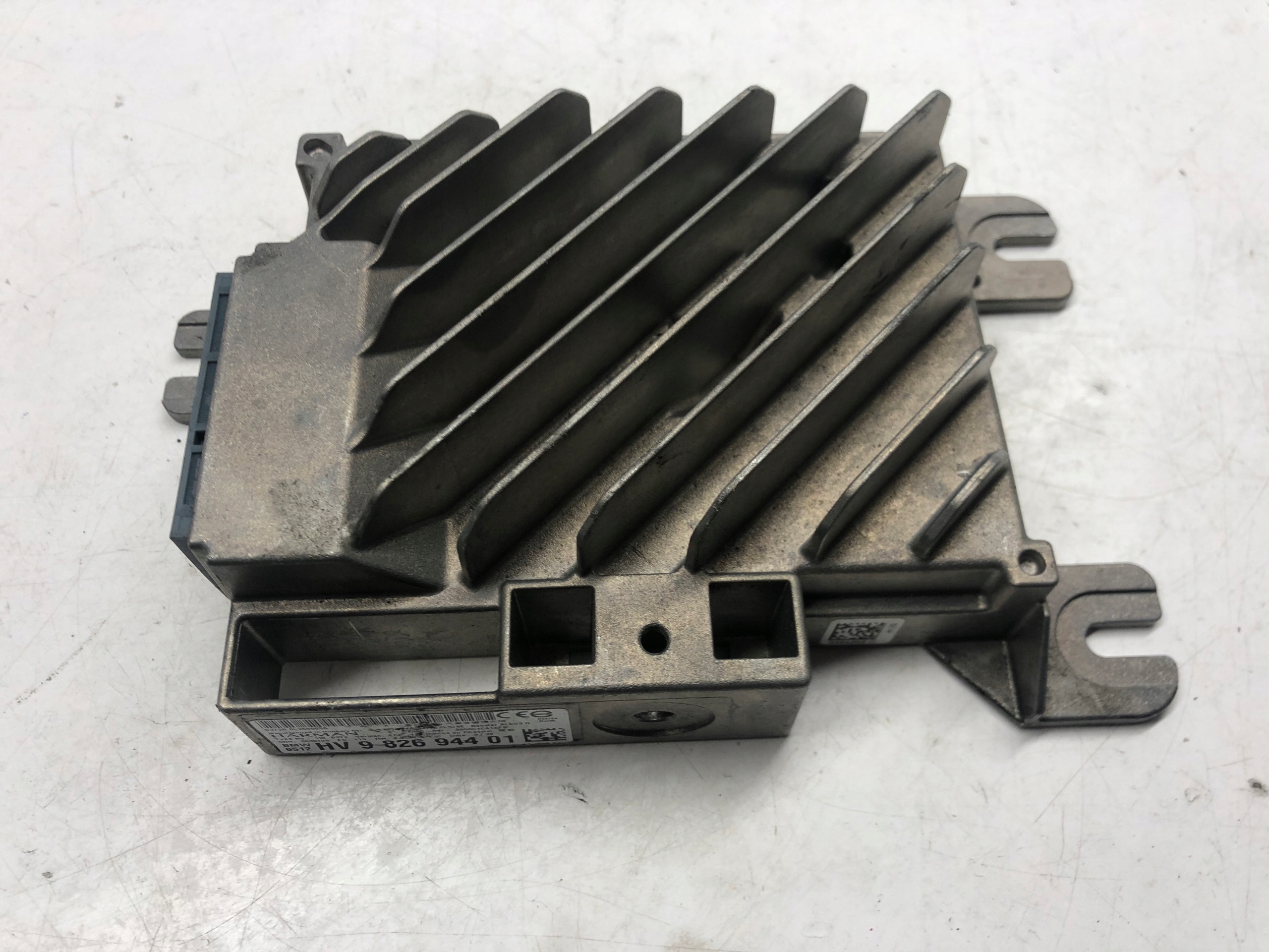 BMW 5 F90 G30 G32 усилитель Harman 9826944