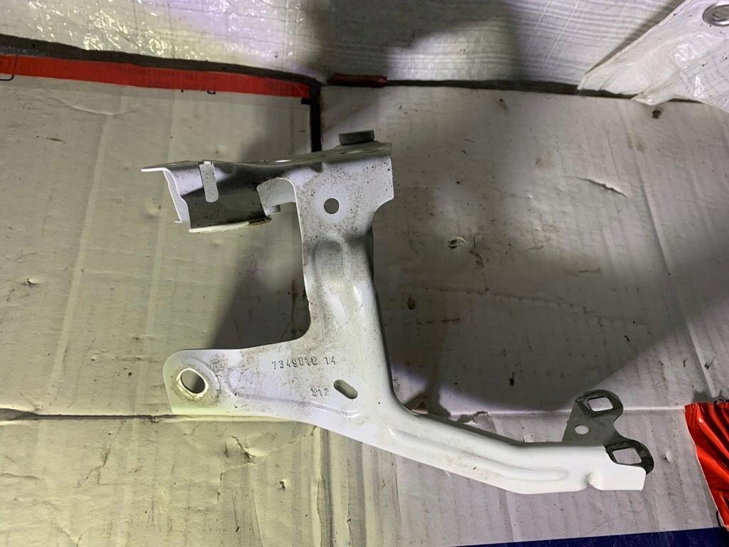 7349618 - BMW 5 G30 G31 крепление крыла правое переднее A300