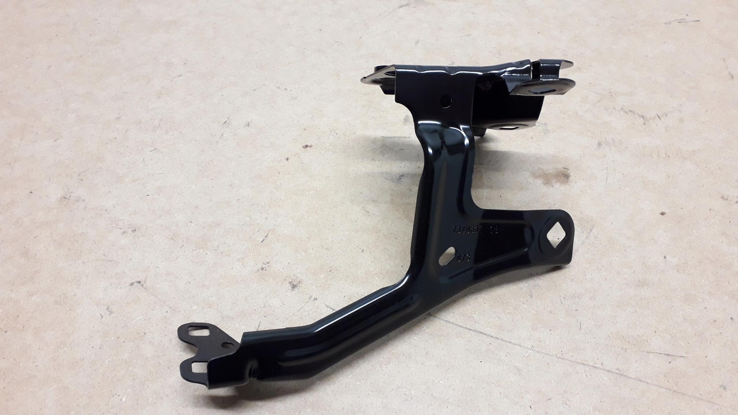 BMW 5 G30 G31 кронштейн держатель крыла 7349617