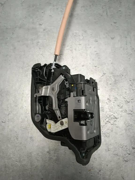 2590787 - BMW 5 G30 G31 замок передний левый