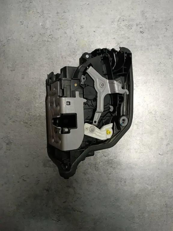 2590790 - BMW 5 G30 G31 замок передний правый