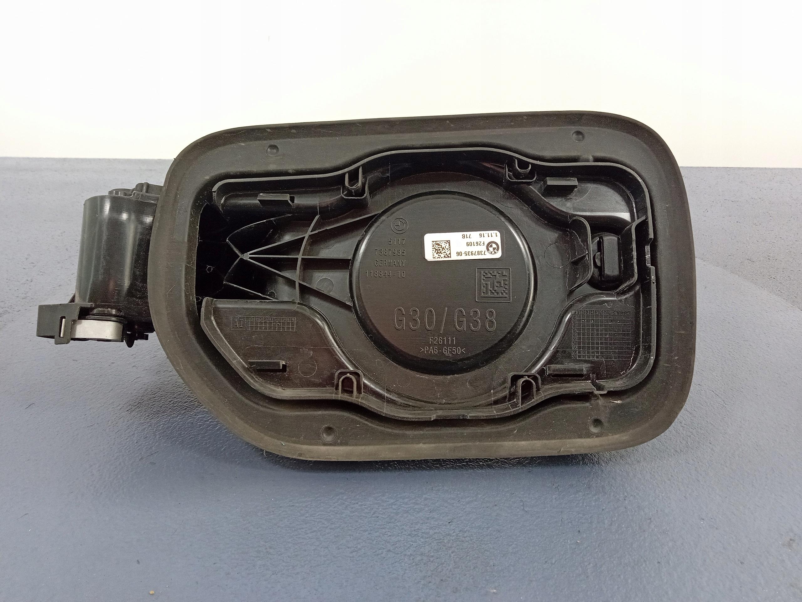 BMW 5 G30 откидная крышка разъем для зарядки 7387935