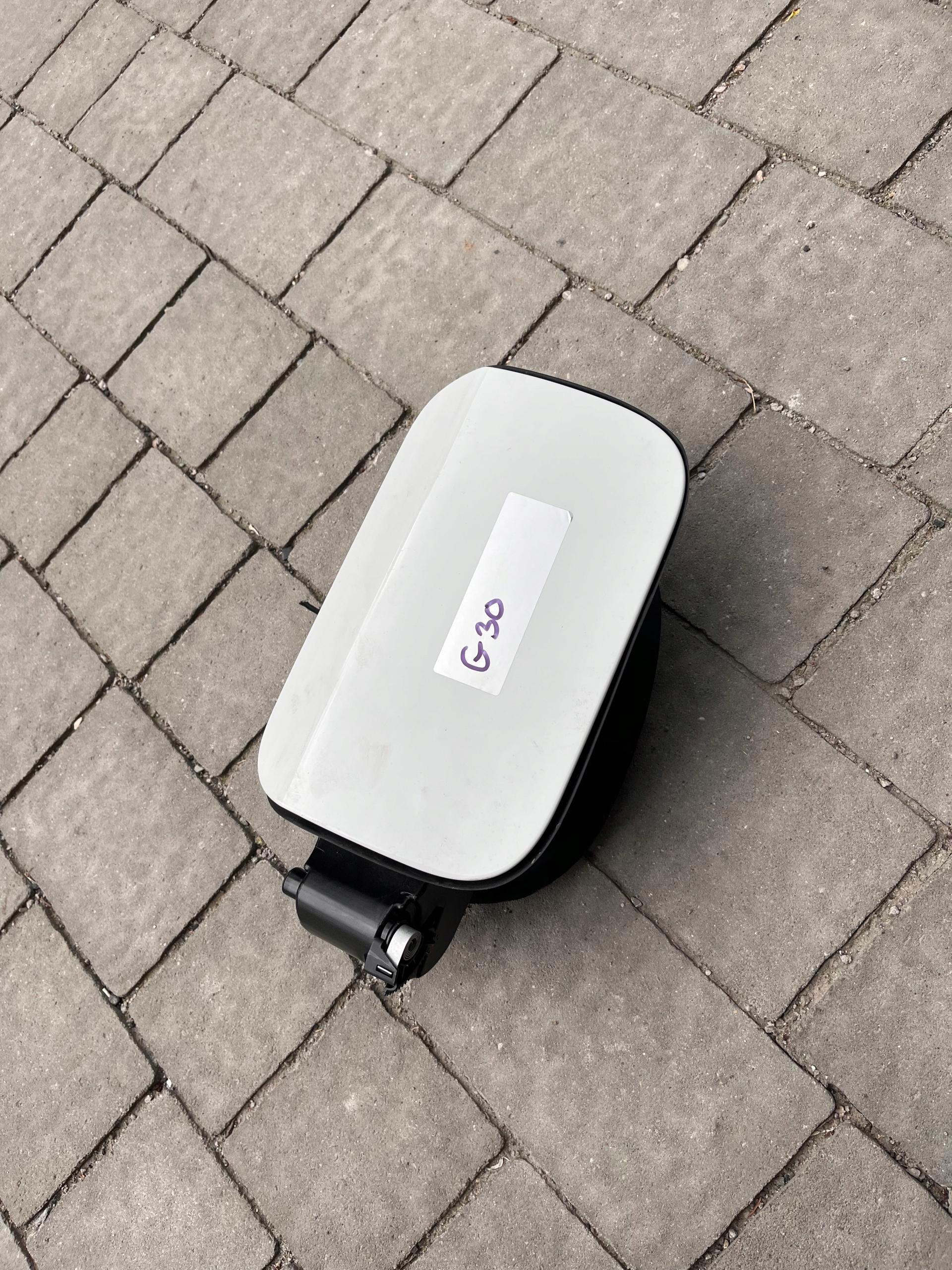 BMW 5 G30 крышка топливного бака