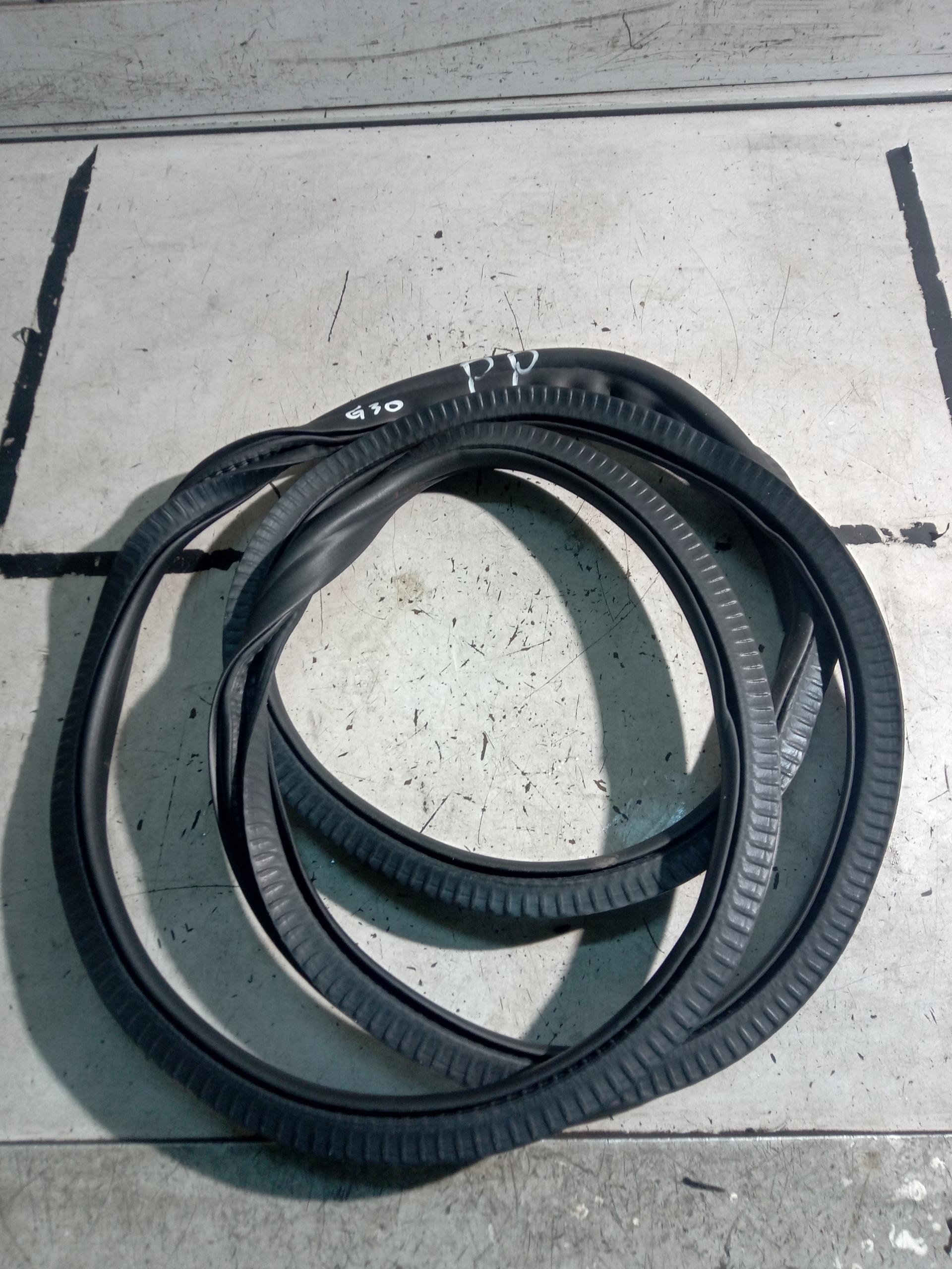 BMW 5 G30 прокладка кузова правая передняя