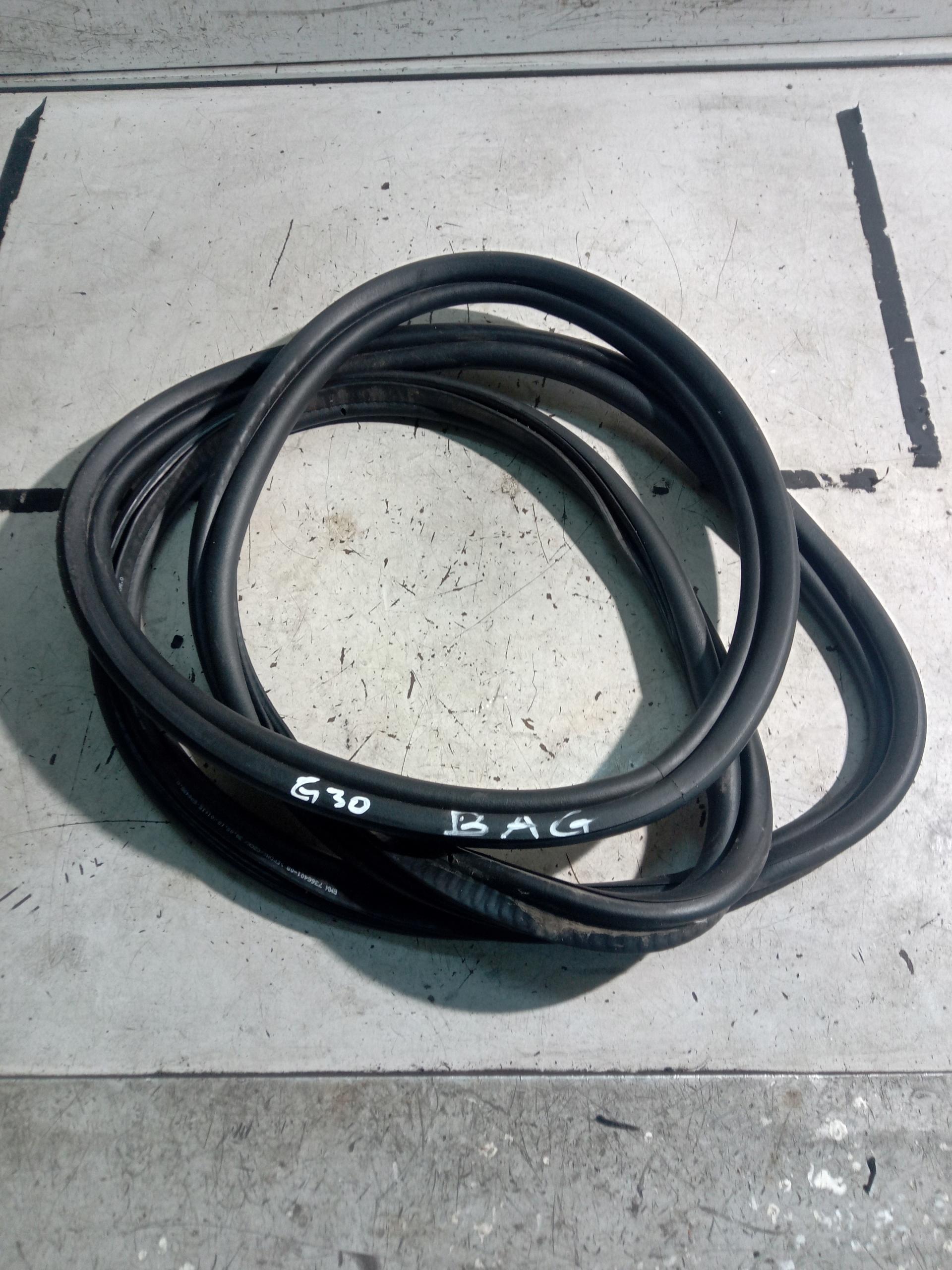 BMW 5 G30 прокладка кришки багажника