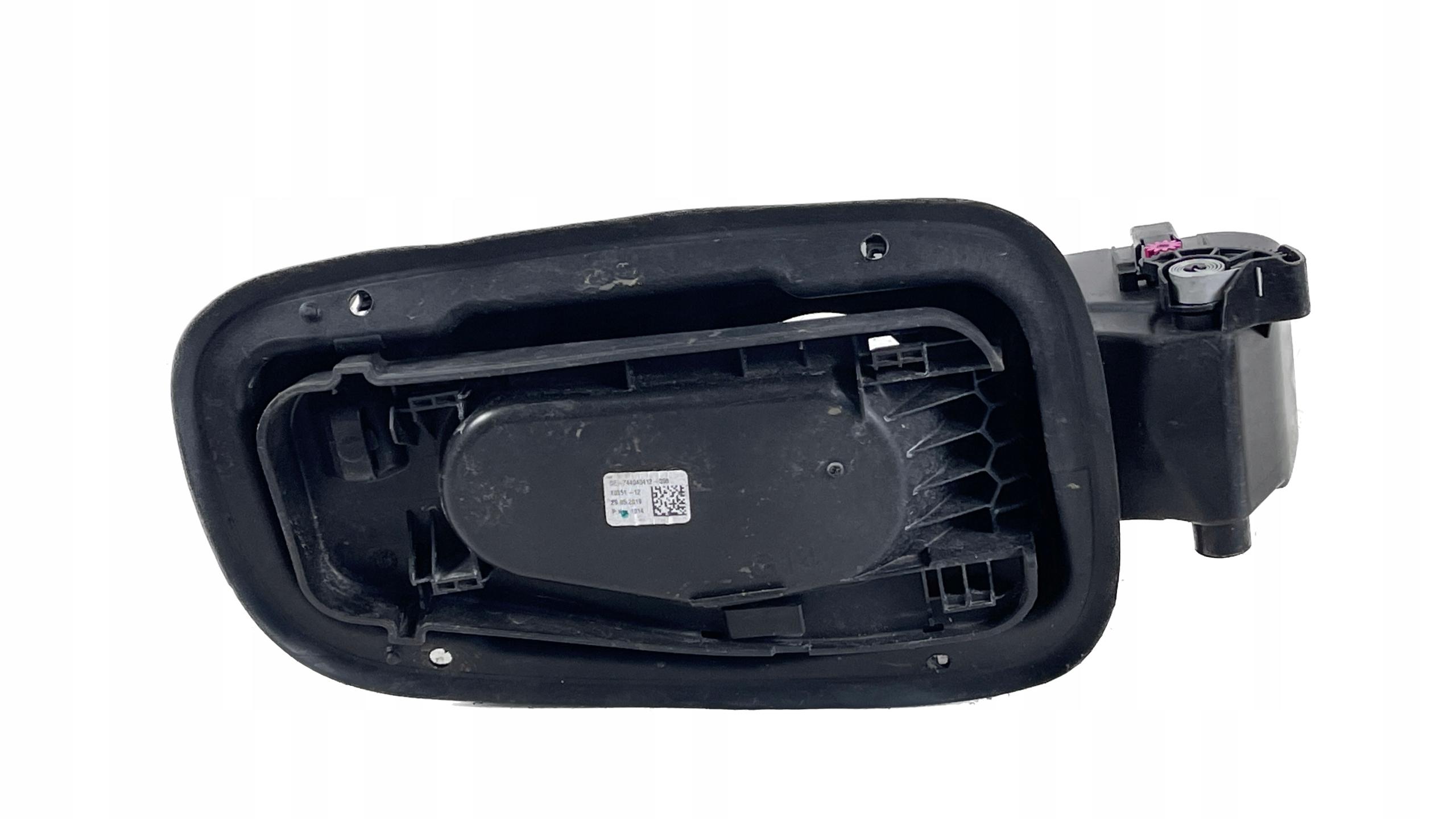 BMW 8 G14 G15 G16 кришка паливного бака 7440404