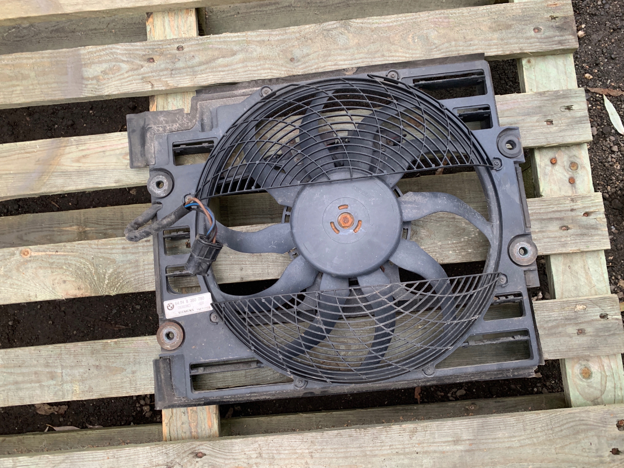 BMW E39 V8 вентилятор радіатора 8380780