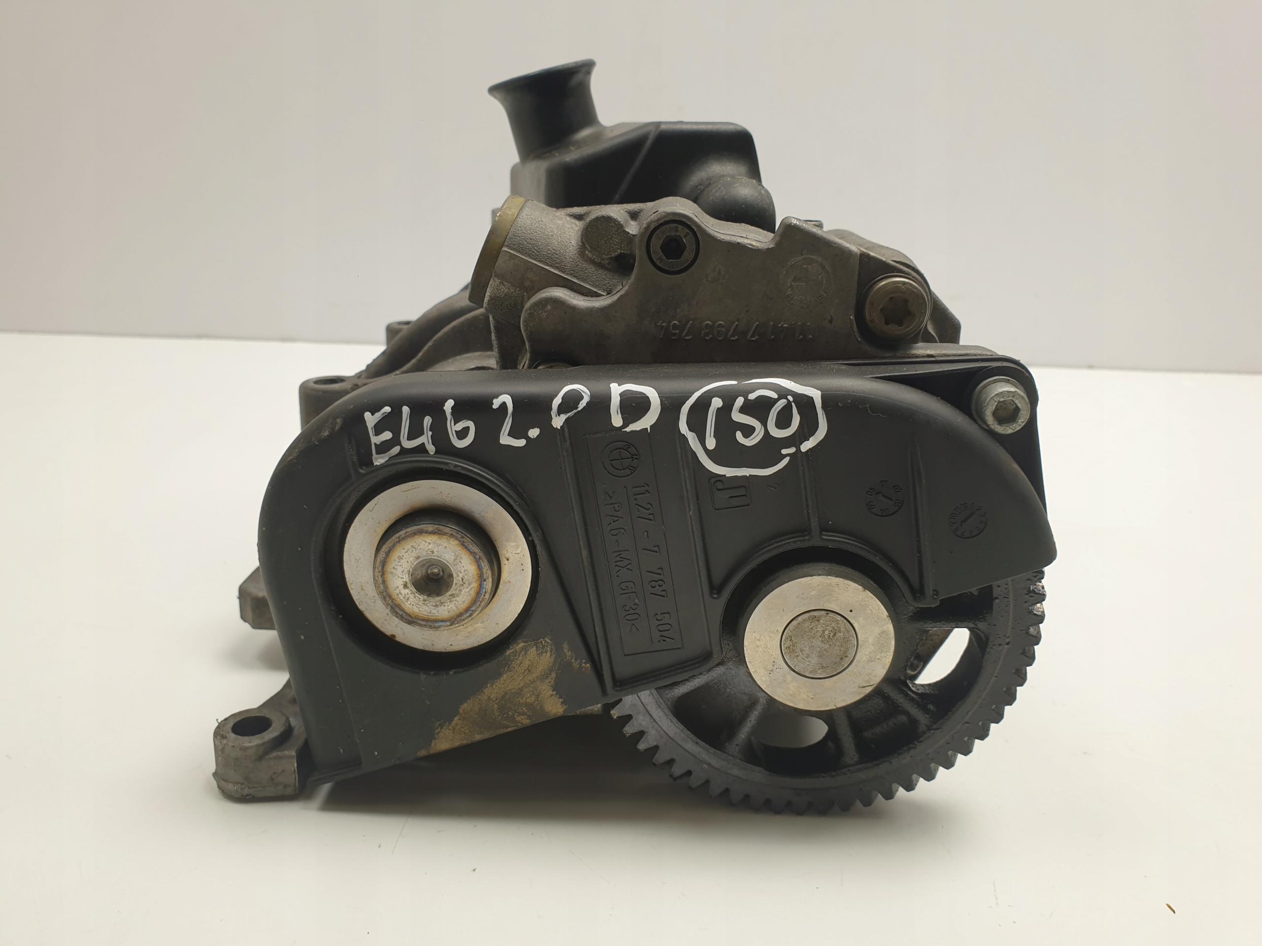 8058052011 - BMW E46 2.0 D масляний насос 7787504