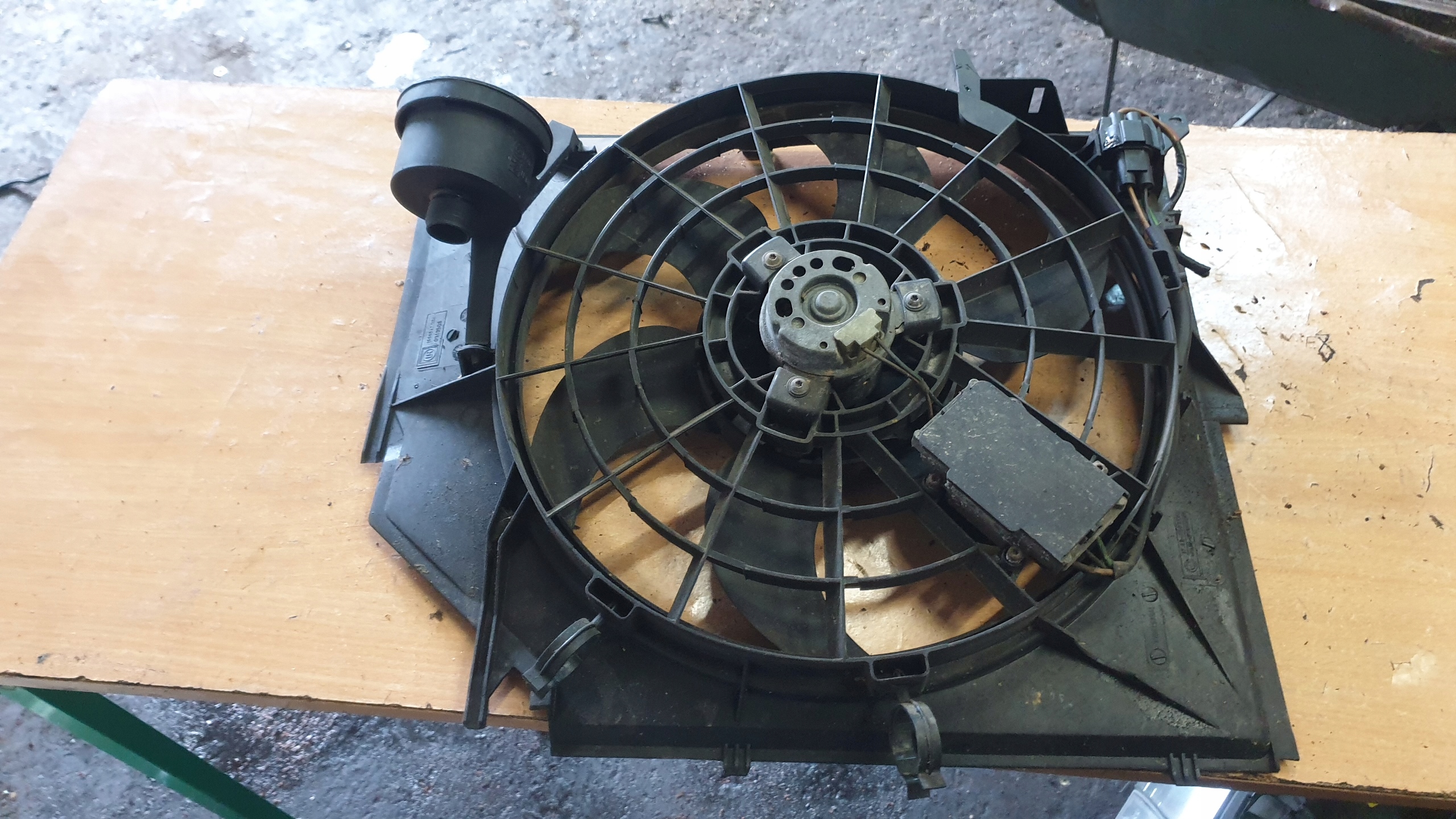 BMQ64 - BMW E46 вентилятор радіатора 1.9