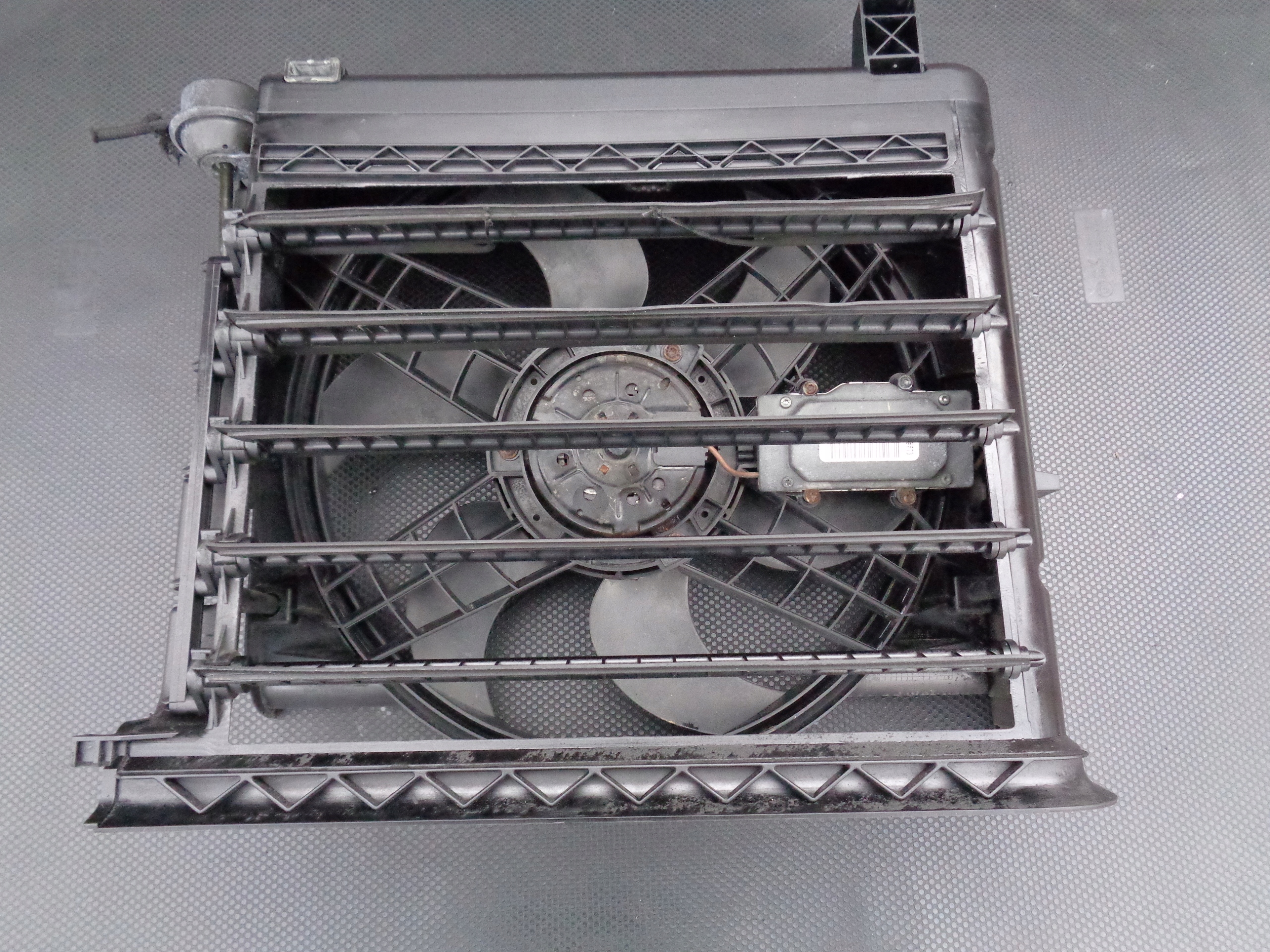 6922670 - BMW E46 вентилятор радіатора кондиціонера жалюзі