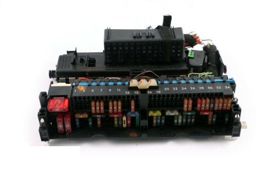 BMW E46 X3 E83 блок предохранителей 8364530