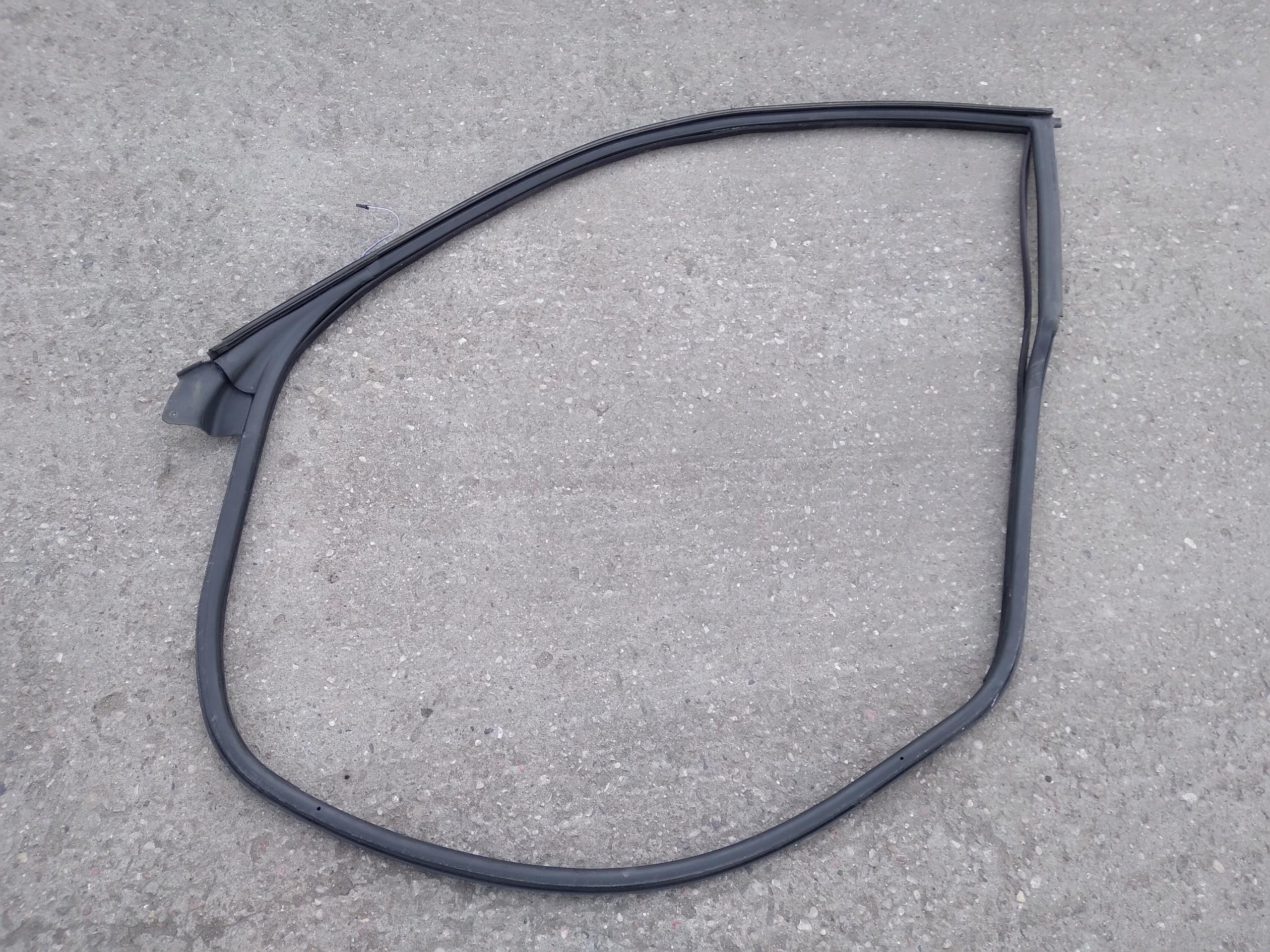 BMW E46 купе уплотнитель кузова ниши двери л