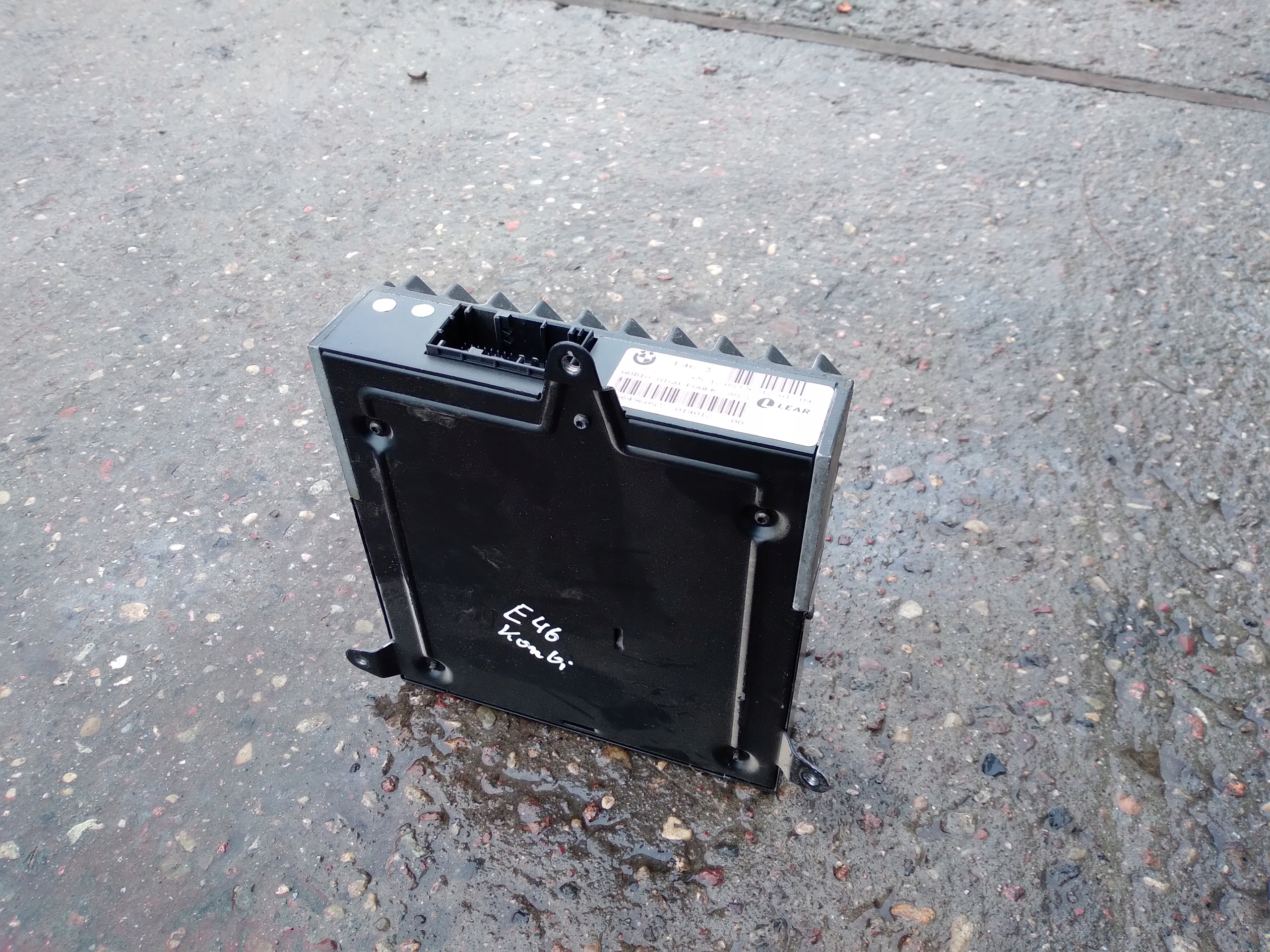 8 376 - BMW E46 Універсал аудіо підсилювач