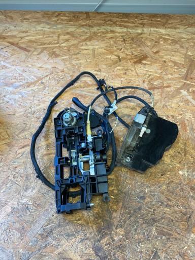 BMW E60 E61 F30 замок ручка дверей ліва 7202143