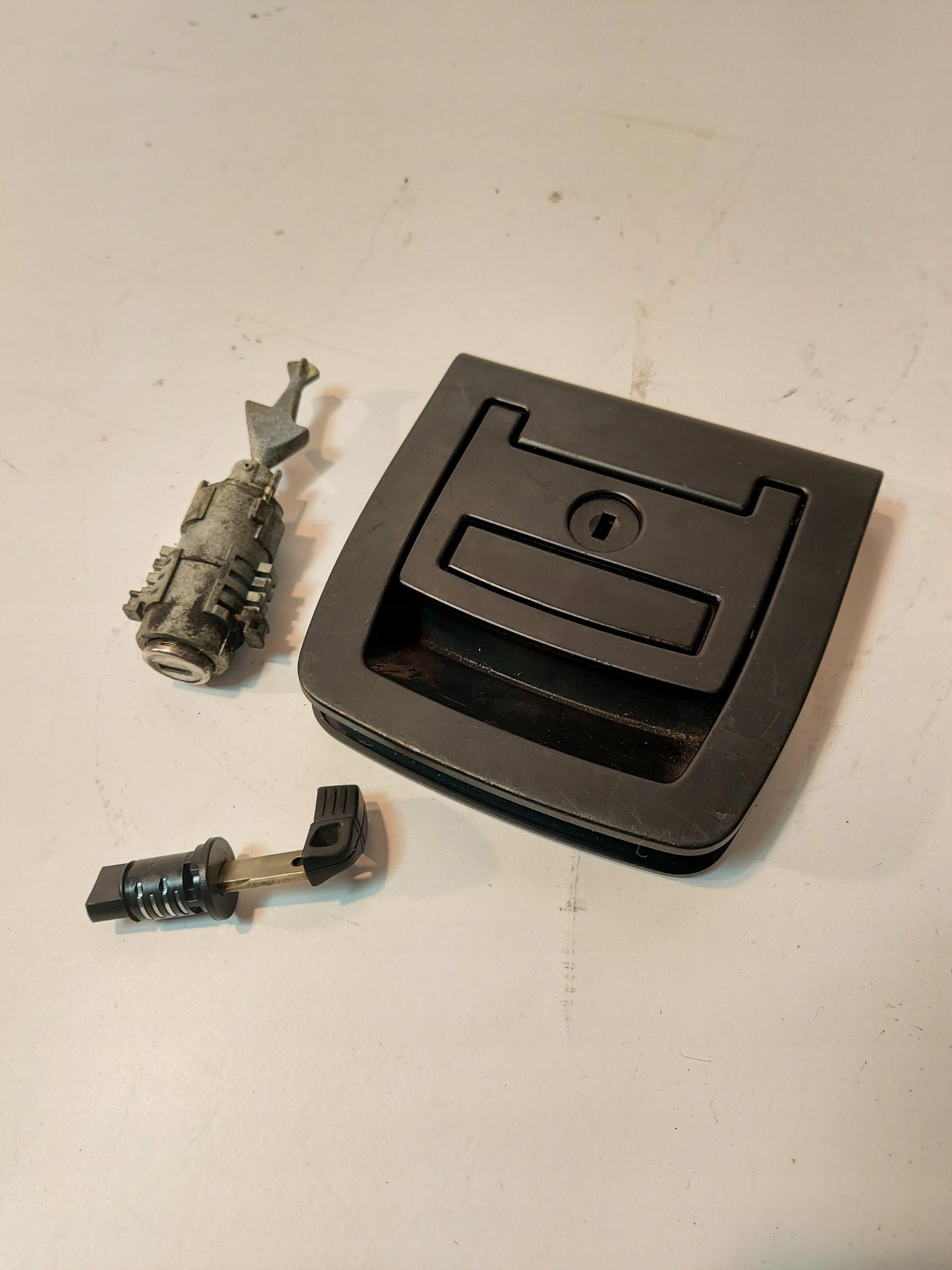 BMW E60 E61 ключ замок вставка двери ящик для хранения