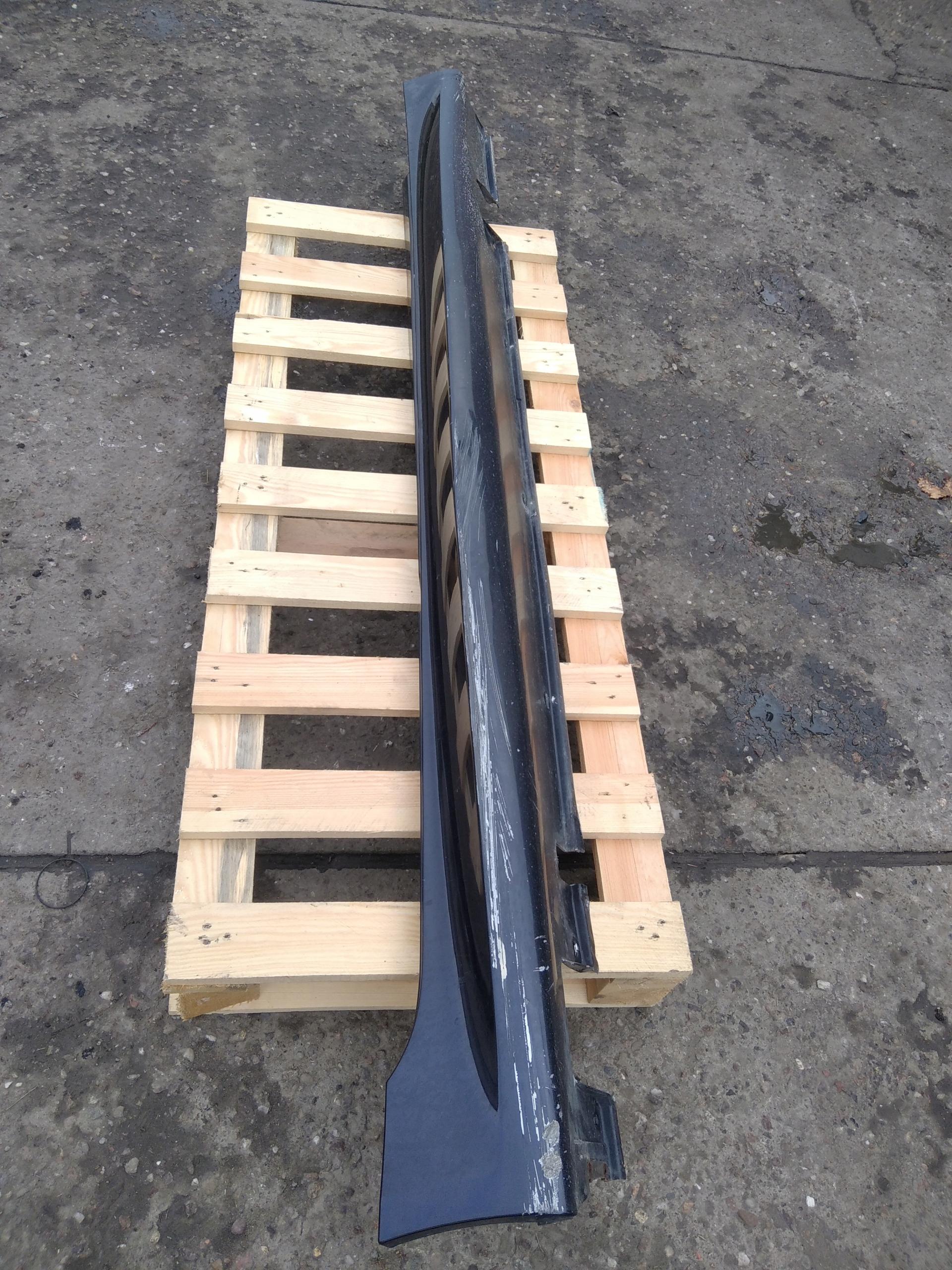 7896838 - BMW E60 E61 правая накладка порога M-пакет