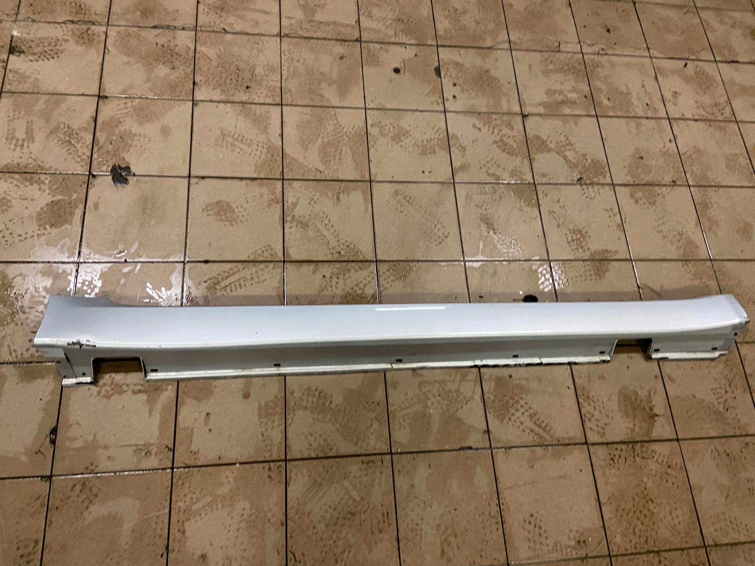 7016529 - BMW E60 педаль порога правая TITANSILBER