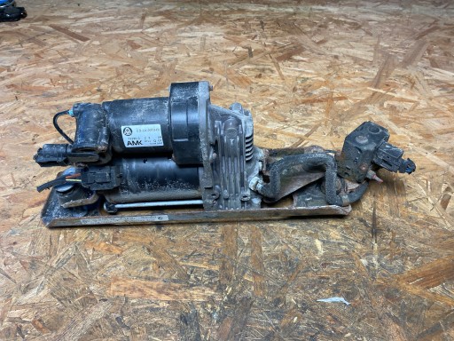 HTREHy65 - BMW E61 компрессор подвески NIVO 6777827