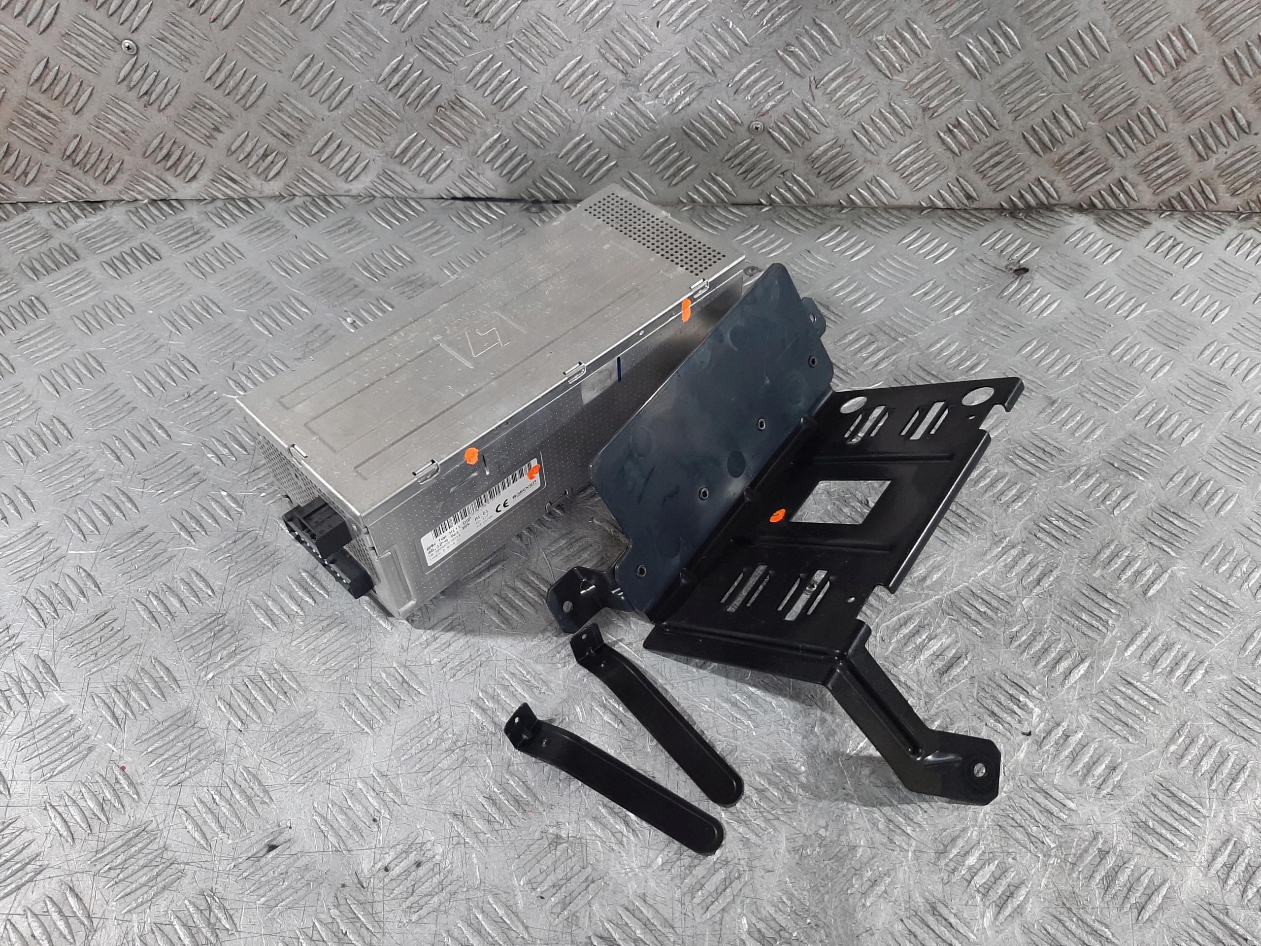 65126961 - BMW E65 03R усилитель системы Top HIFI BECKER