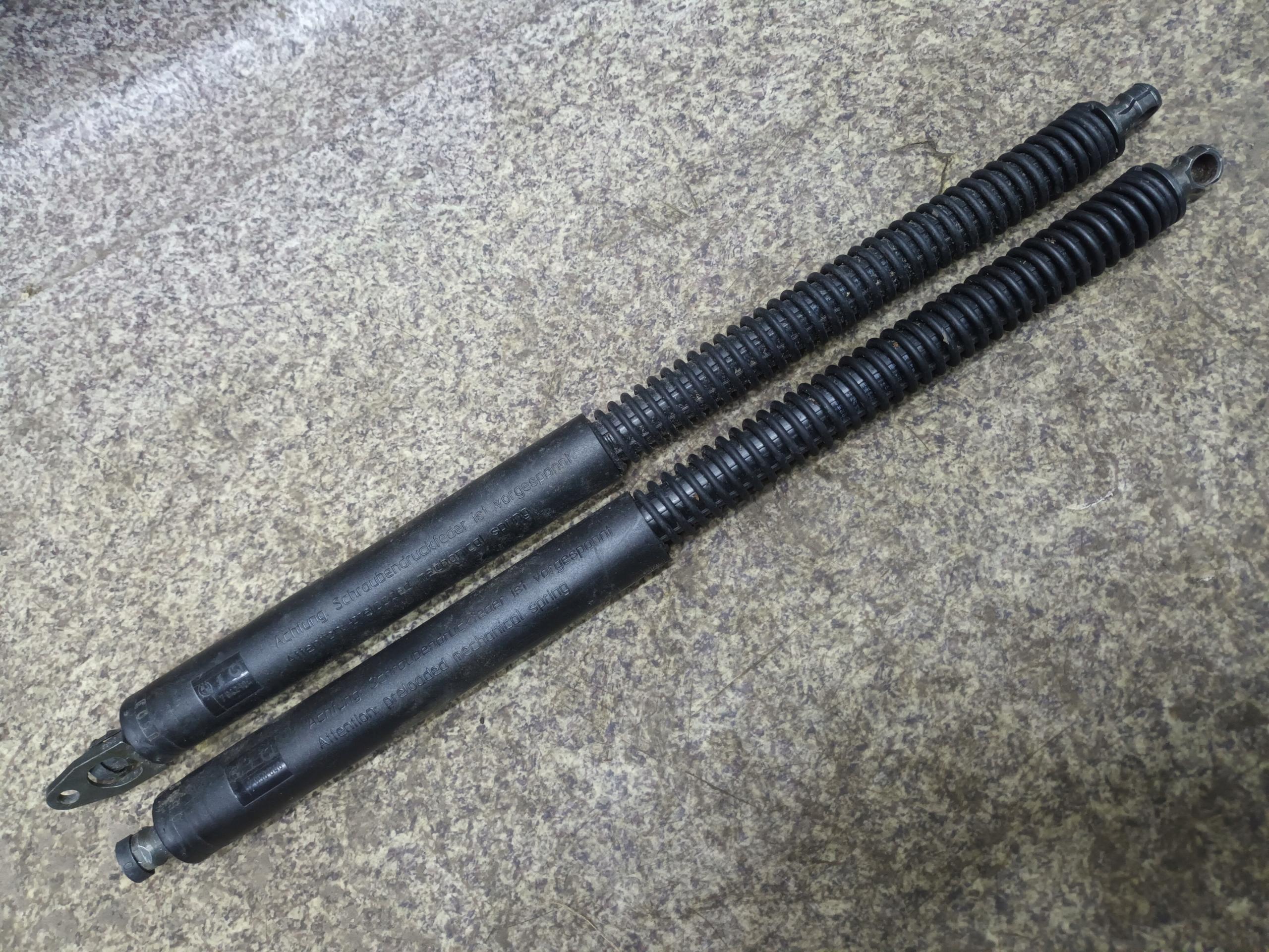 7042104 7058646 - BMW E65 циліндри телескоп багажного відділення задній комплект