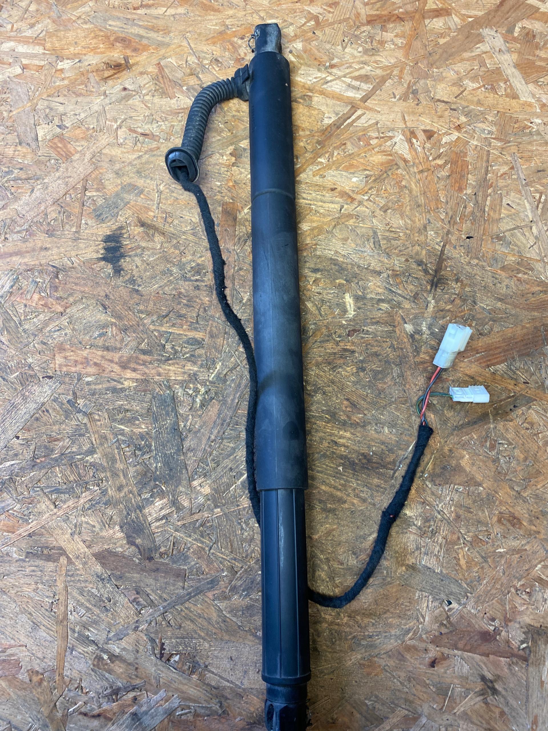 BMW E71 привід закрилка електропривод П 7188490