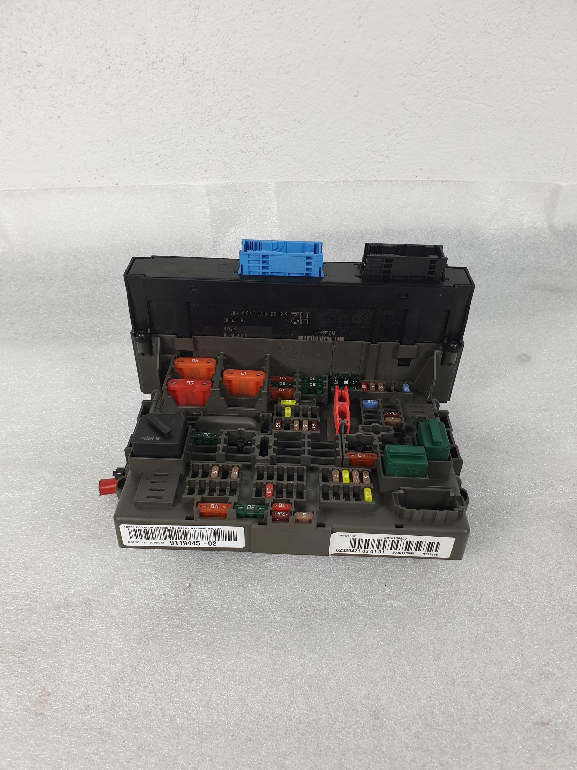 BMW E81 E87 E90 E91 блок предохранителей 9119445