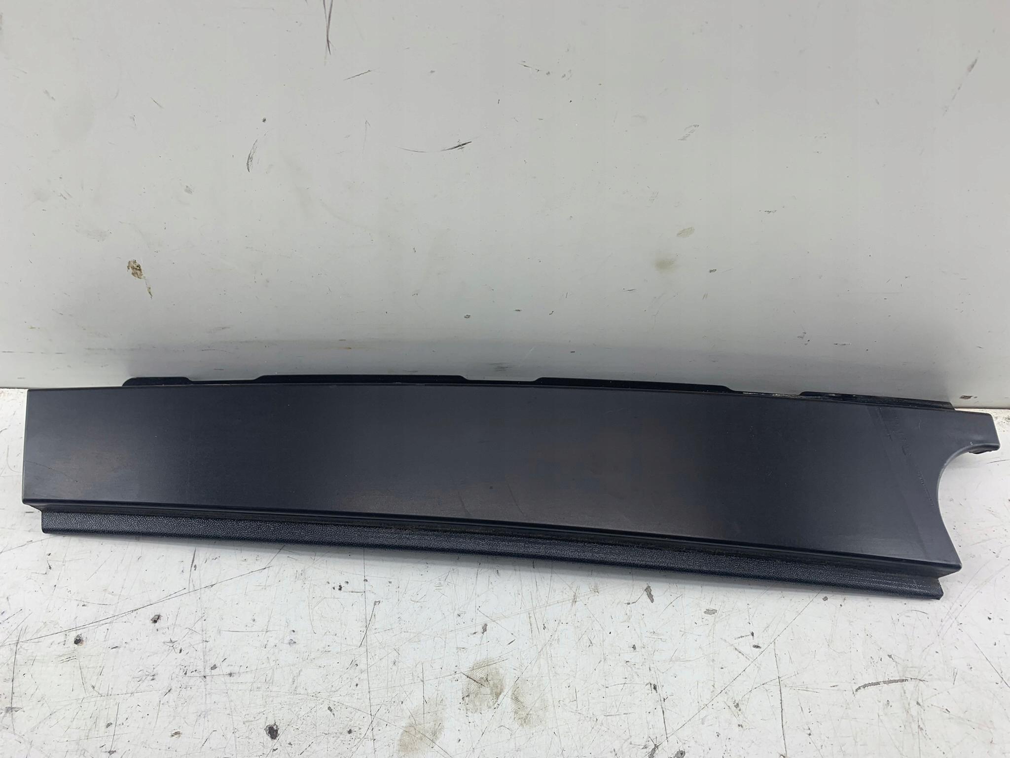 51347068101 - BMW E87 Lift молдинг двери задний левый 7068101