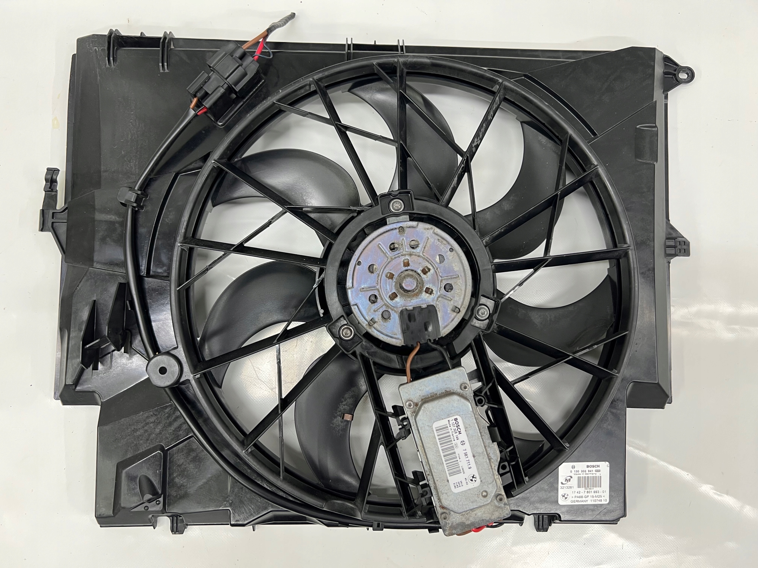 BMW E87 вентилятор радіатора 7801993