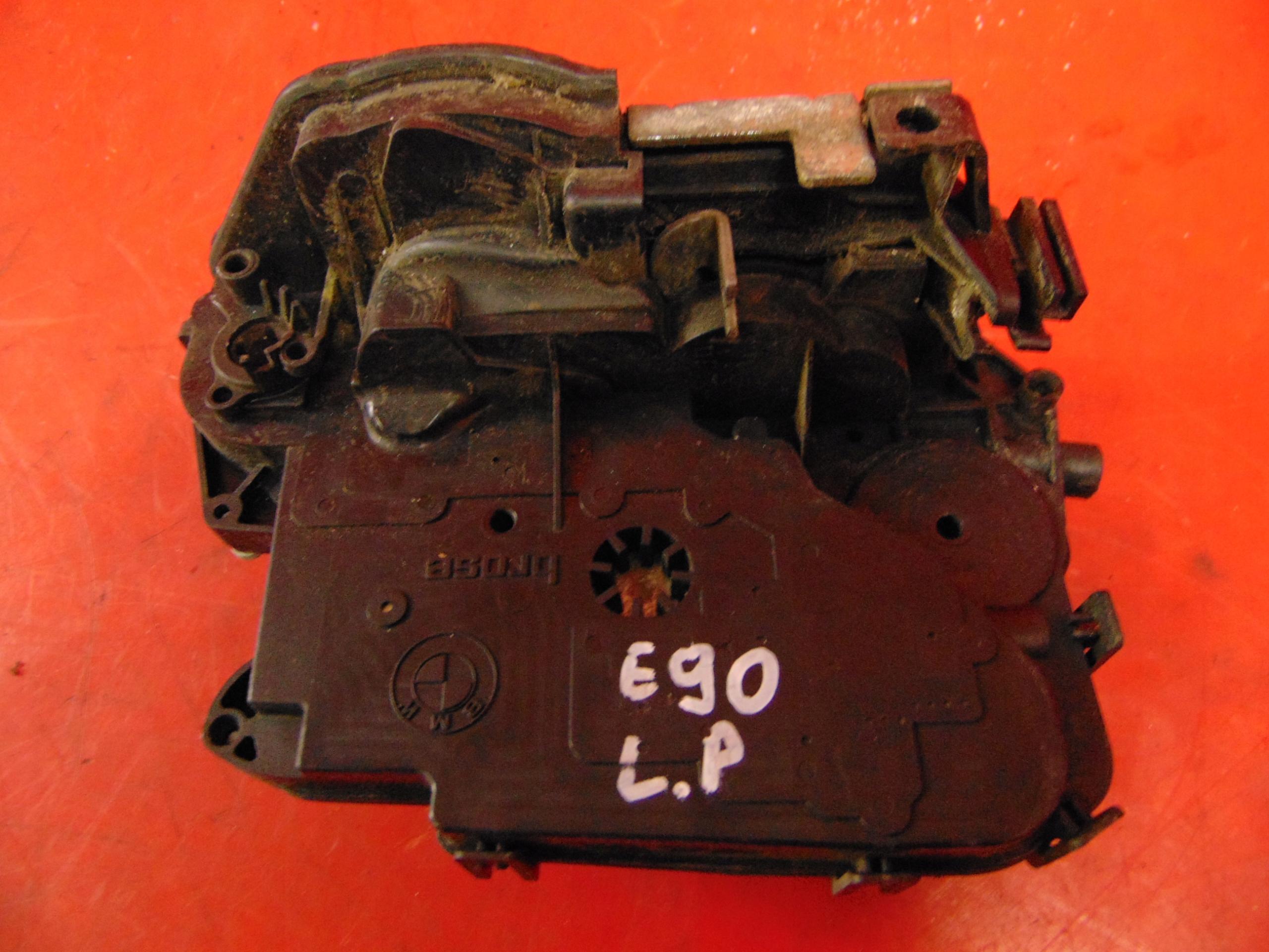 3 354 - BMW E90 E91 E87 замок двери передний левый 7059967 EU